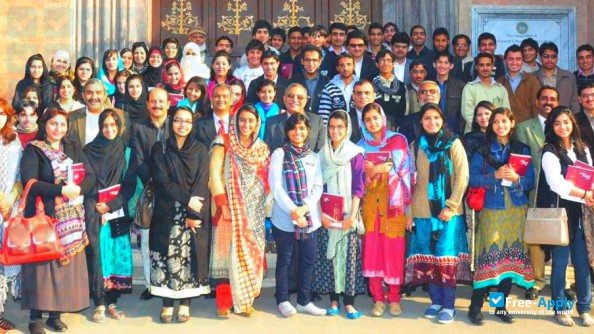 Foto de la Government College University Lahore #8