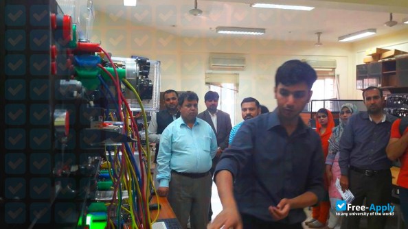 Foto de la Institute of Engineering and Technological Training Multan #10