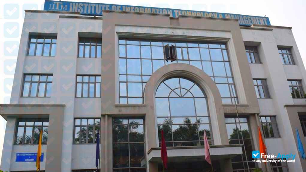 Foto de la Institute of Information Technology and Management #5