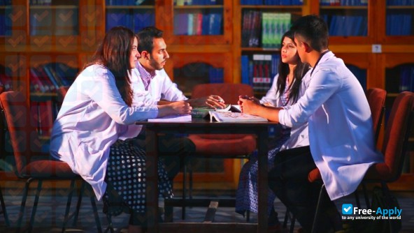 Foto de la Islamabad Medical and Dental College #11
