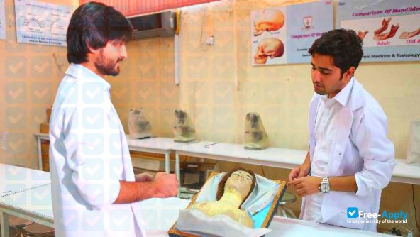 Foto de la Islamabad Medical and Dental College #12
