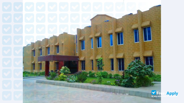 Foto de la Shaheed Mohtarma Benazir Bhutto Medical University #12