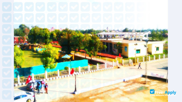 Foto de la Shaheed Mohtarma Benazir Bhutto Medical University #11