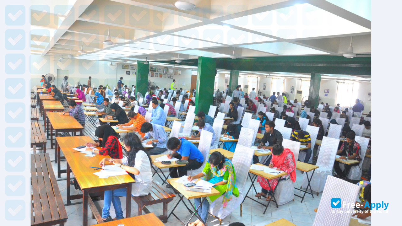 Foto de la Jinnah Medical and Dental College #12