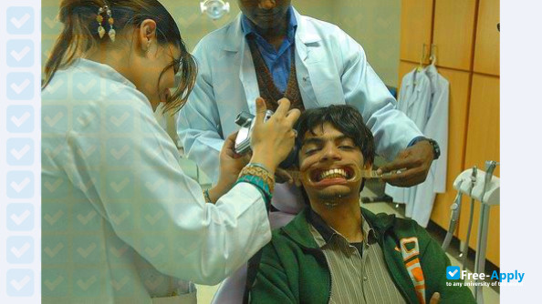 Foto de la Karachi Medical and Dental College #13