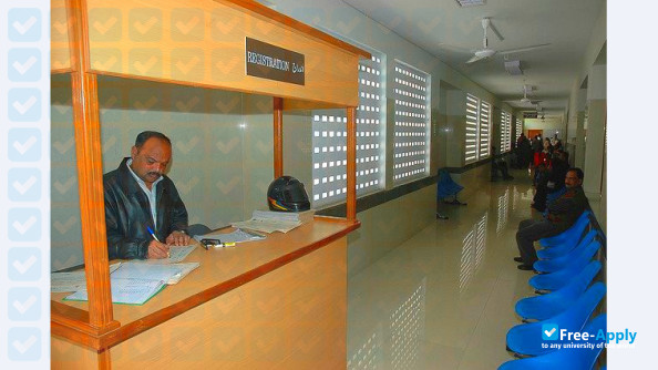 Foto de la Karachi Medical and Dental College #4