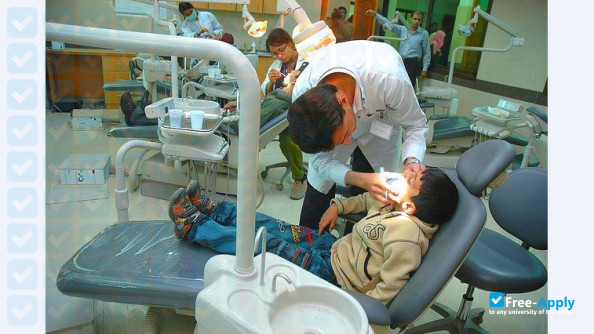 Foto de la Karachi Medical and Dental College #6