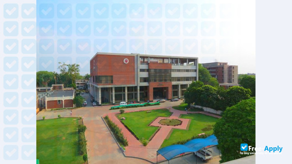 Shalamar Medical and Dental College photo #2