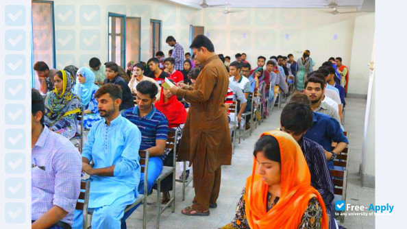 Foto de la Punjab University College of Information Technology #9