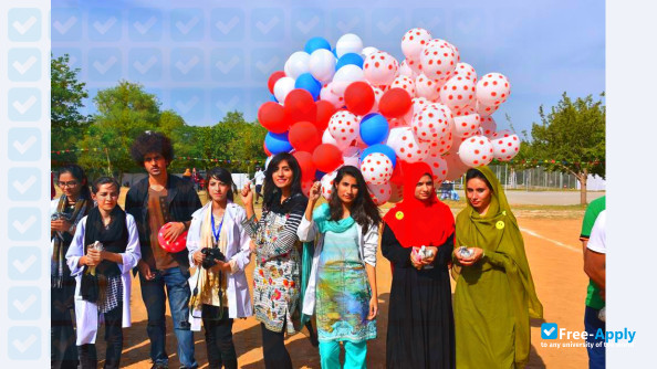 Foto de la Shifa College of Medicine #8