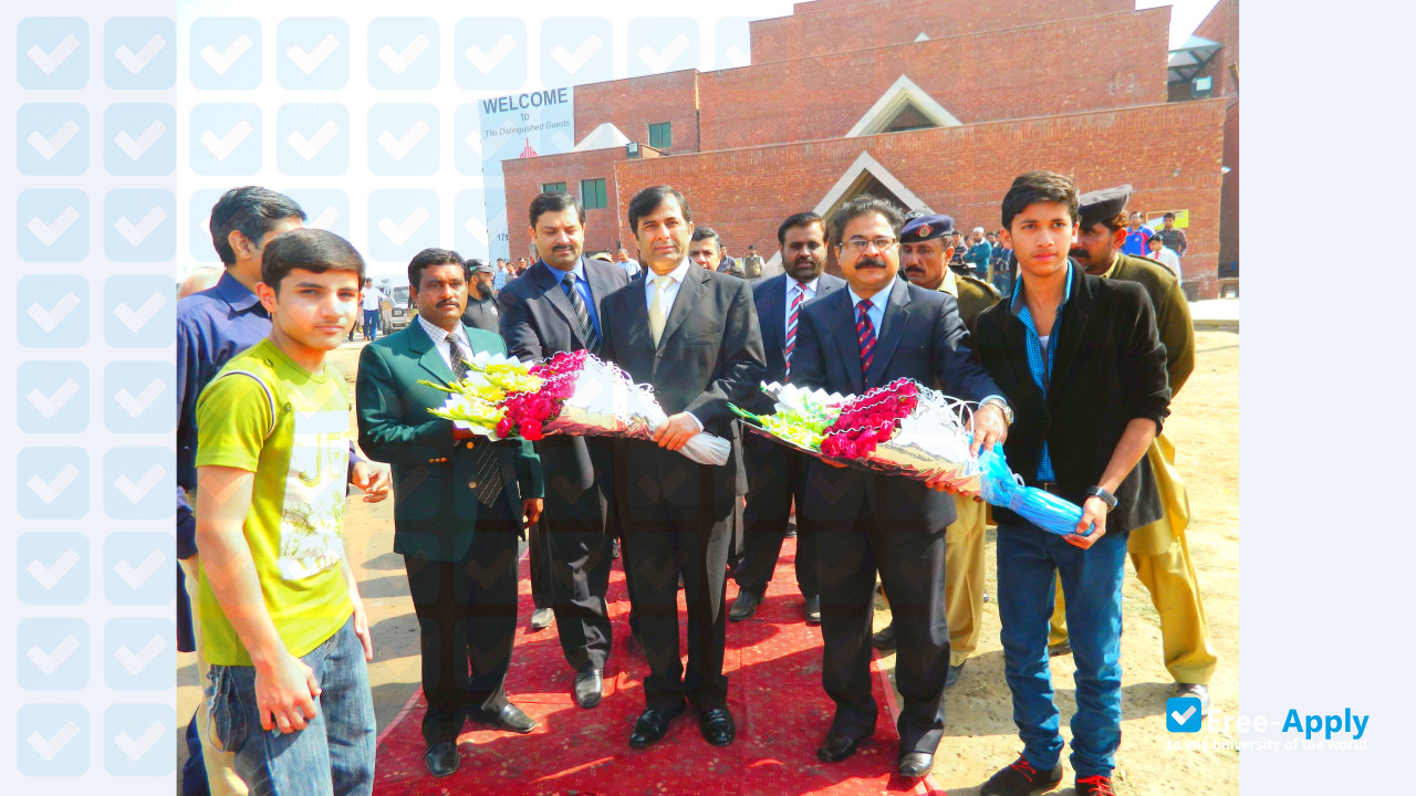 Foto de la University of the Punjab Gujranwala Campus #7