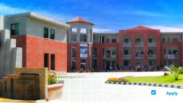 Foto de la Superior University Lahore #5