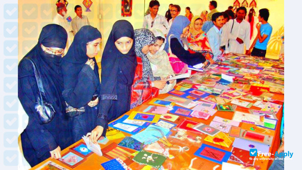 Foto de la University of Sindh #9