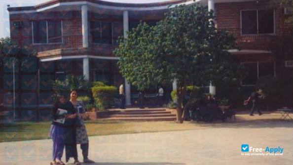 Foto de la University College Lahore #2