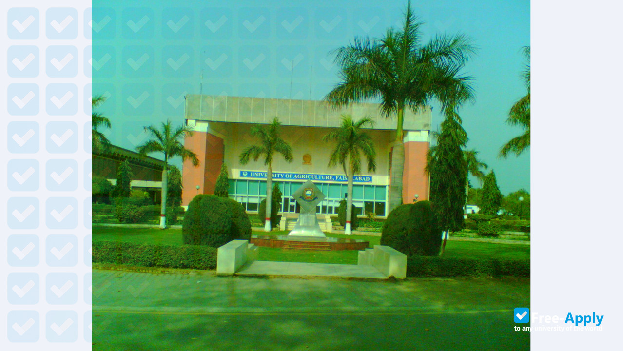 Foto de la University of Agriculture #9