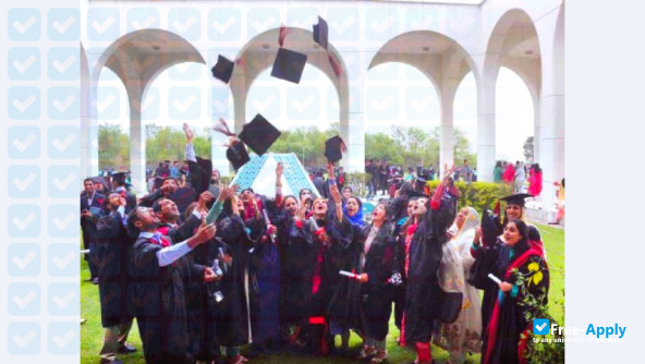 Foto de la Pir Mehr Ali Shah Arid Agriculture University #8