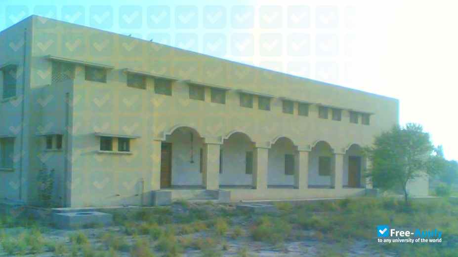 Foto de la Khwaja Fareed University of Engineering and Information Technology #3