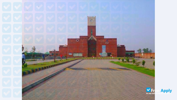Foto de la University of Central Punjab #2