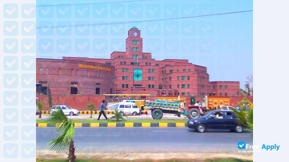 Foto de la University of Central Punjab #5