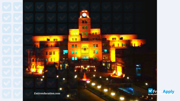 Foto de la University of Central Punjab #9