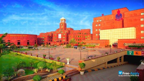 Foto de la University of Central Punjab #10