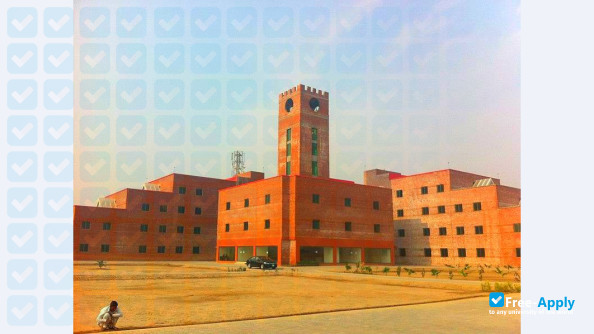 Foto de la University of Central Punjab #3