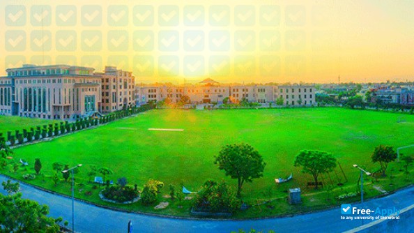 Photo de l’University of Management and Technology #3