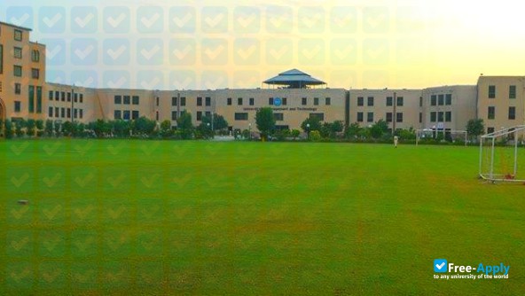 Photo de l’University of Management and Technology #2