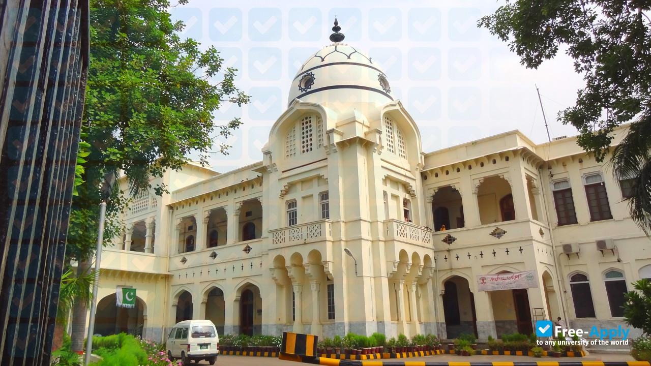 Фотография King Edward Medical University