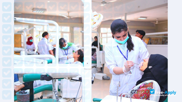 Foto de la Liaquat College of Medicine and Dentistry #2
