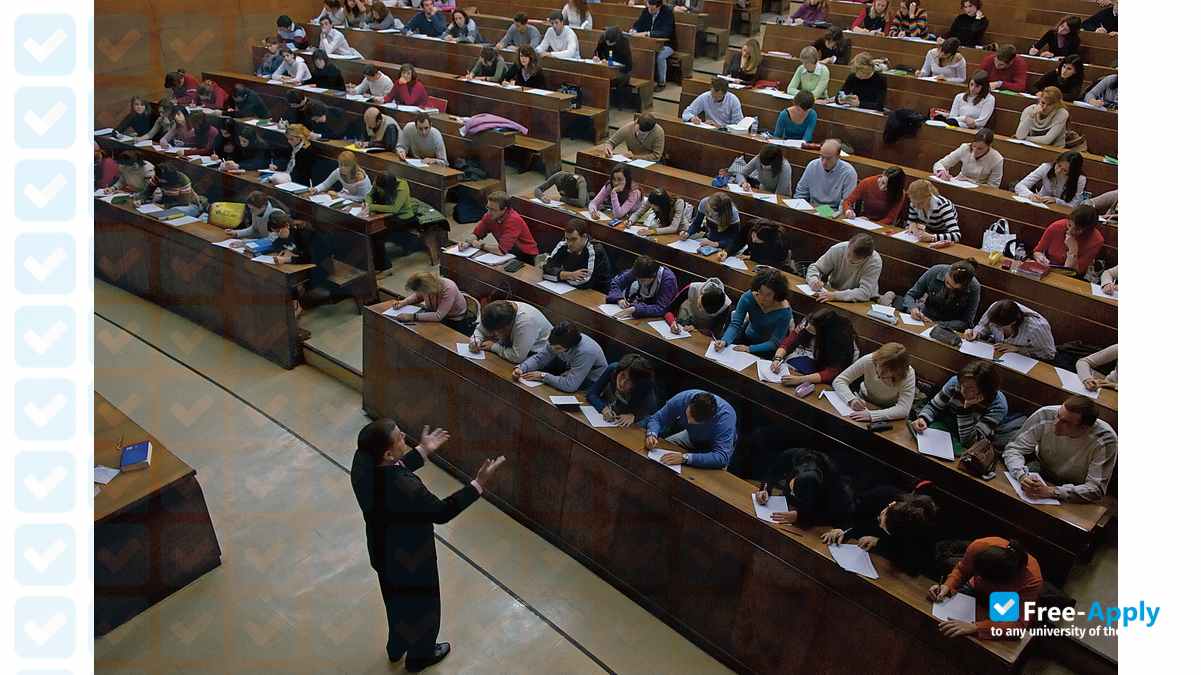 Spanish University photo #4