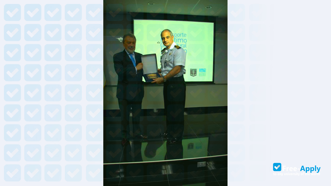 Foto de la National School of Merchant Marine Admiral Miguel Grau #9