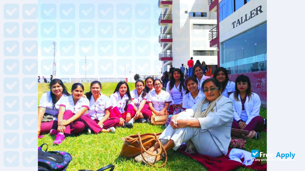 Alas Peruanas University photo #3