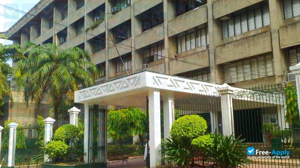 De La Salle Araneta University photo #4