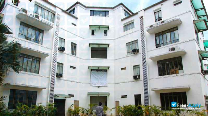 De La Salle College of Saint Benilde photo #2