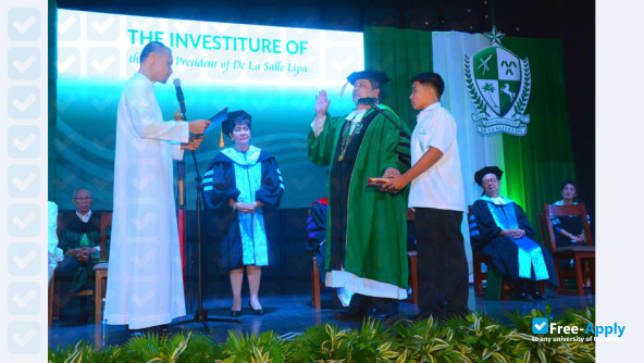 De La Salle Lipa photo #3