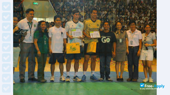 De La Salle Lipa photo #1