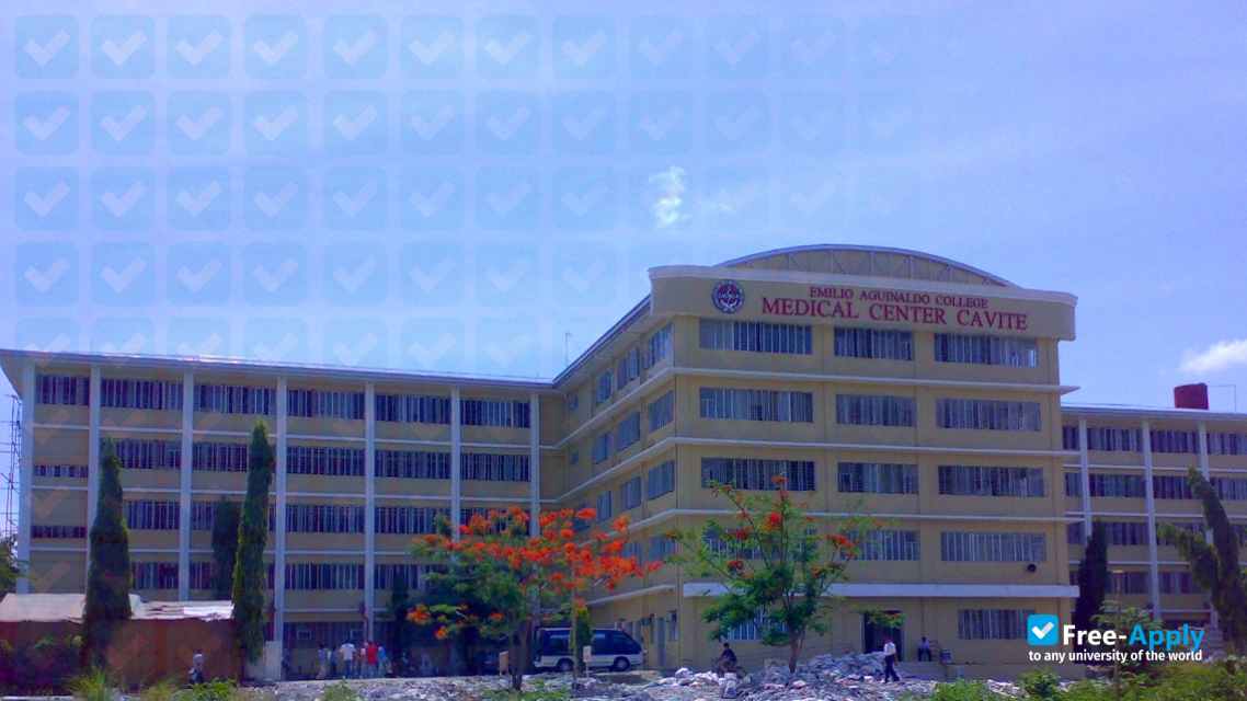 Foto de la Emilio Aguinaldo College #6
