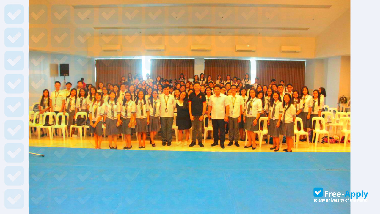 Foto de la New Era University #5