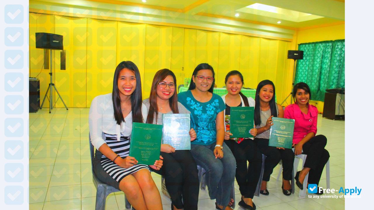 Foto de la Brokenshire College #3