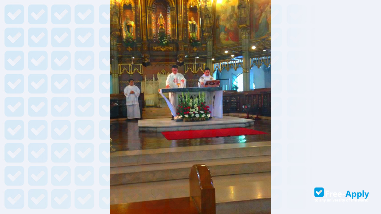 Foto de la San Beda College #6