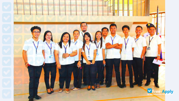 Foto de la University of Saint Louis Tuguegarao #1