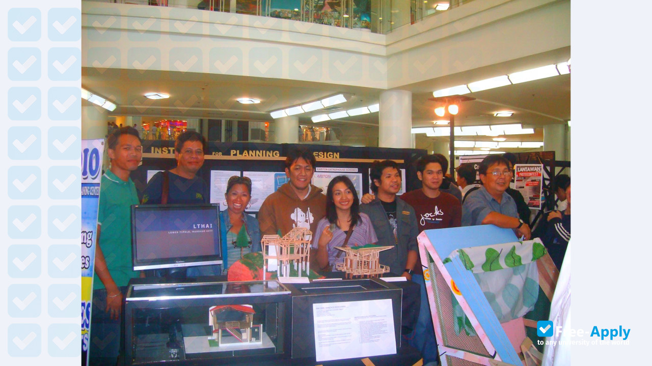 Foto de la San Carlos College #8