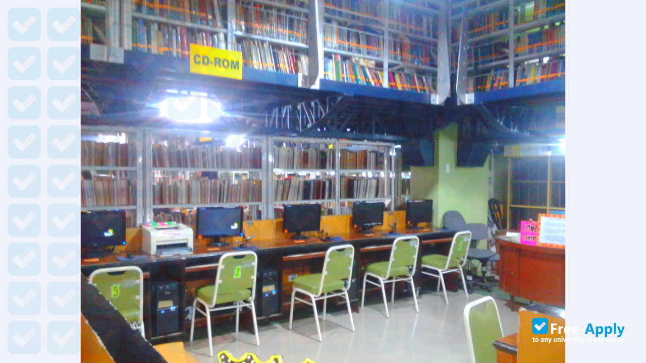 University of San José Recoletos фотография №8