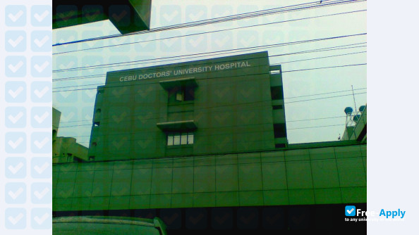 Foto de la Cebu Doctors' University #3