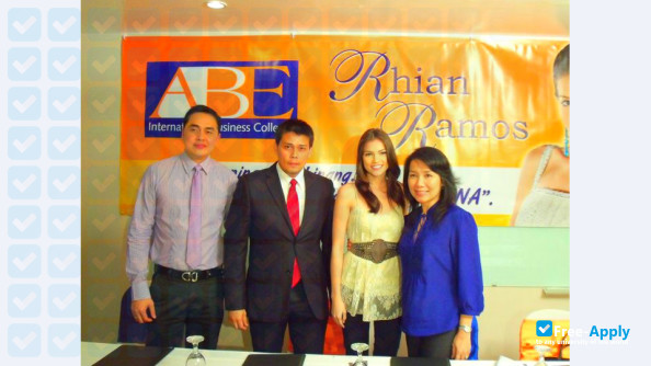Foto de la Abe International Business College #1