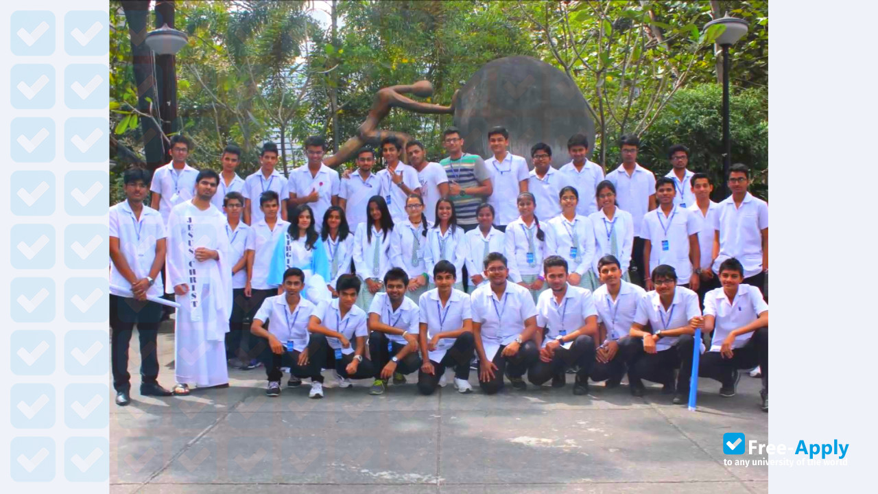 Foto de la Angeles University Foundation #4