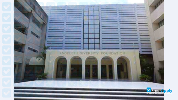 Foto de la Angeles University Foundation #3
