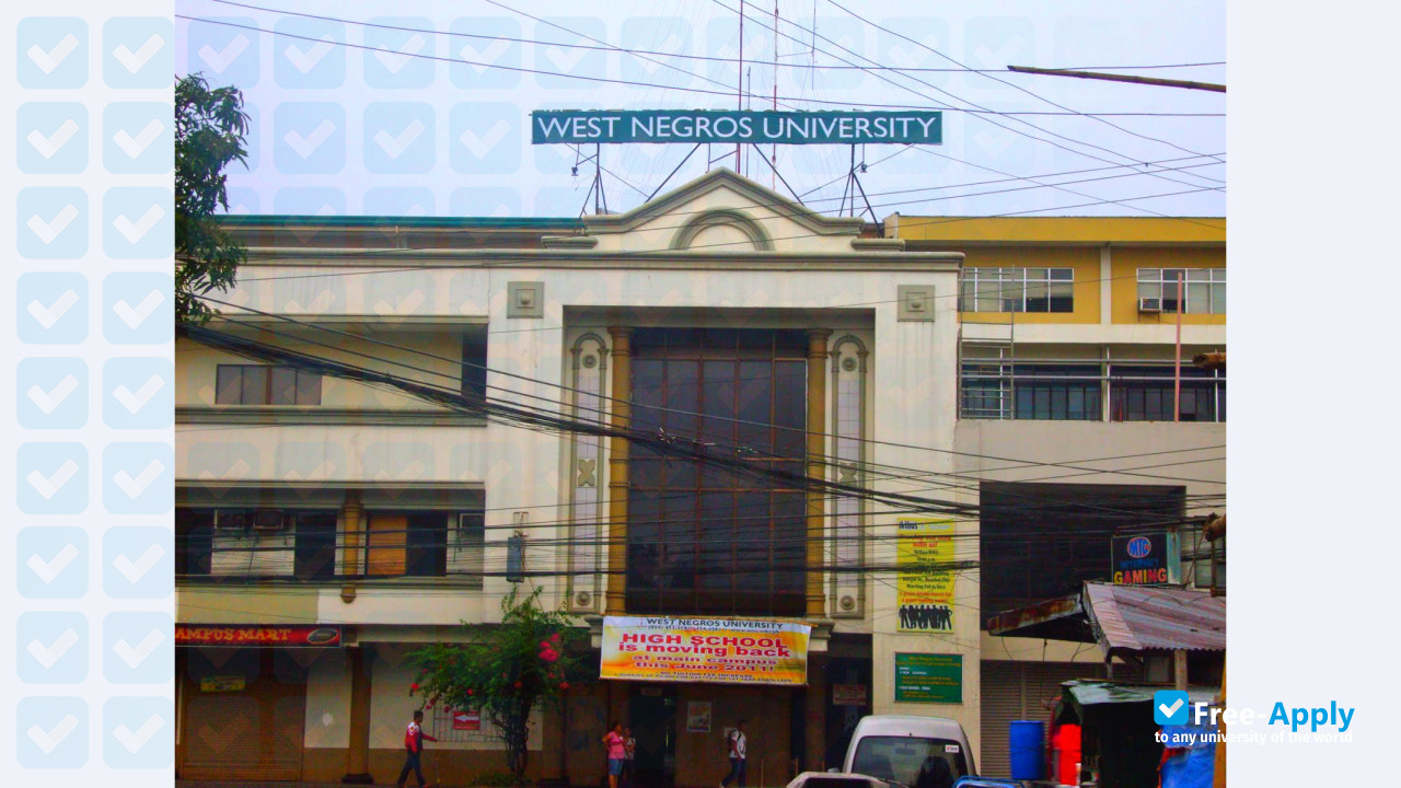 Foto de la West Negros University #4