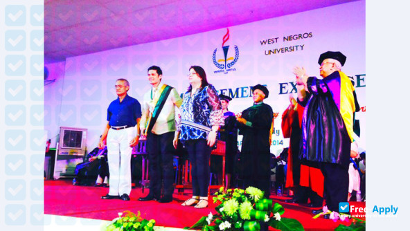Foto de la West Negros University #5